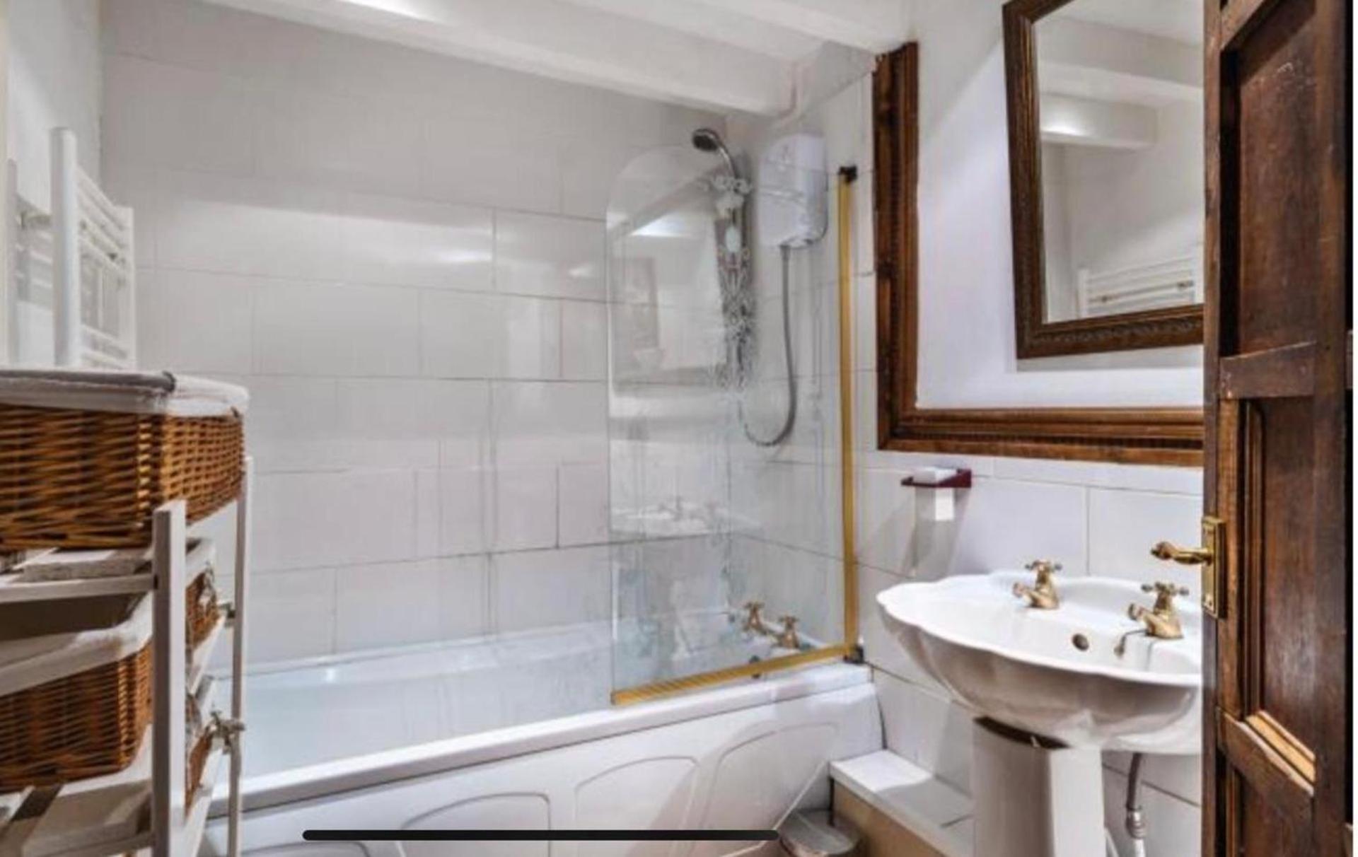 Remarkable 3 Bed Cottage In Bath Woolverton Extérieur photo